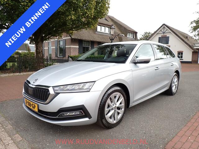 Skoda OCTAVIA Combi 1.5 e-TSI / ACC / CARPLAY / KEYLESS / CAMERA / SFEERVERLICHTING