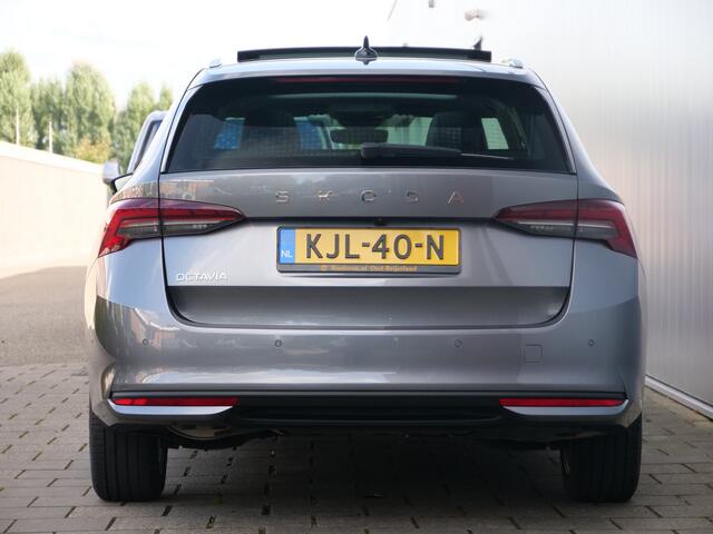 Skoda OCTAVIA Combi 1.5 TSI MHEV Business Edition Plus 150 Pk Automaat Navi / DAB / Apple Carplay / Camera / Stoelverwarming / Pano-dak