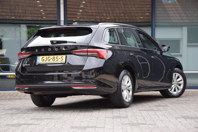 Skoda OCTAVIA Combi 1.5 TSI 150PK MHEV Business Edition DSG Automaat | Fabrieksgarantie | Org. NL | Trekhaak | Adaptive Cruise Control | Stoel en Stuurverwarming | Vitrual dashboard |