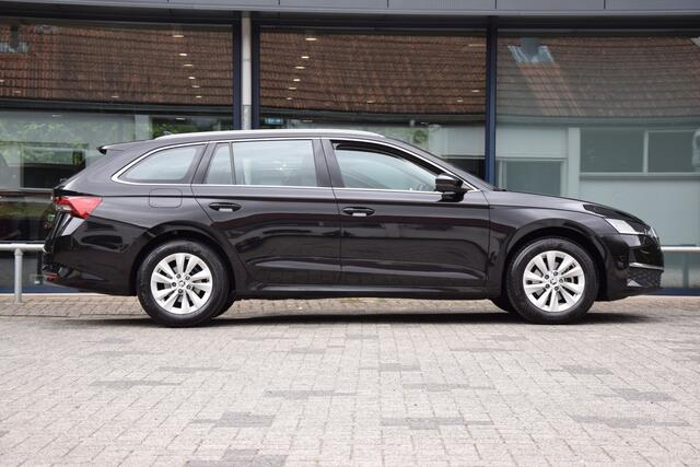 Skoda OCTAVIA Combi 1.5 TSI 150PK MHEV Business Edition DSG Automaat | Fabrieksgarantie | Org. NL | Trekhaak | Adaptive Cruise Control | Stoel en Stuurverwarming | Vitrual dashboard |