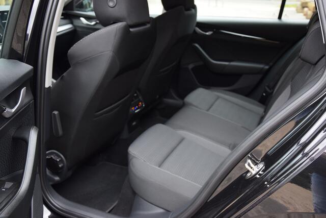 Skoda OCTAVIA Combi 1.5 TSI 150PK MHEV Business Edition DSG Automaat | Fabrieksgarantie | Org. NL | Trekhaak | Adaptive Cruise Control | Stoel en Stuurverwarming | Vitrual dashboard |