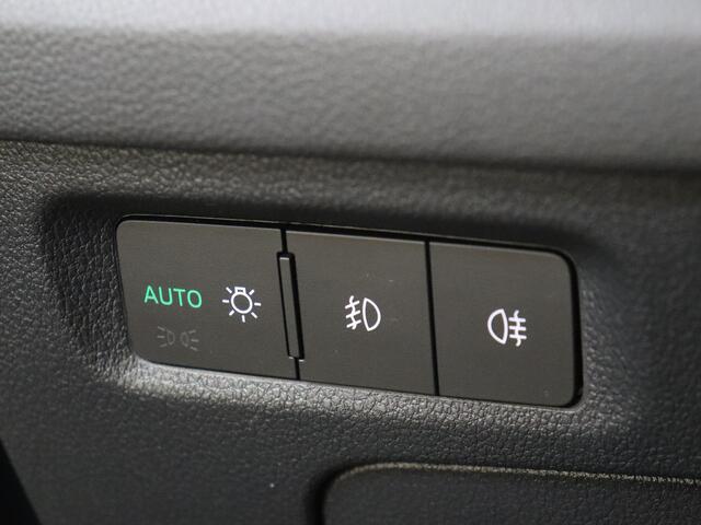 Skoda OCTAVIA Combi 1.4 TSI iV PHEV Business Edition | SoH 96% | Achteruitrijcamera | Adaptieve demping | Matrix LED verlichting | Adaptieve cruise control | Lane assist | Stoelverwarming | Voorruit verwarming | Elektrische kofferklep |