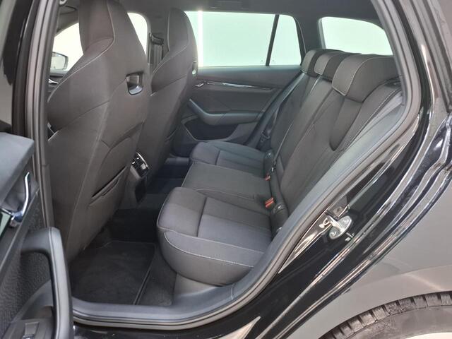 Skoda OCTAVIA Combi 1.0 e-TSI Automaat Sport Business Trekhaak Navigatie Apple Carplay/ Android Auto Parkeersensoren Full led Virtual Cockpit Cruise control Climate control Lichtmetalen velgen Getinte ramen