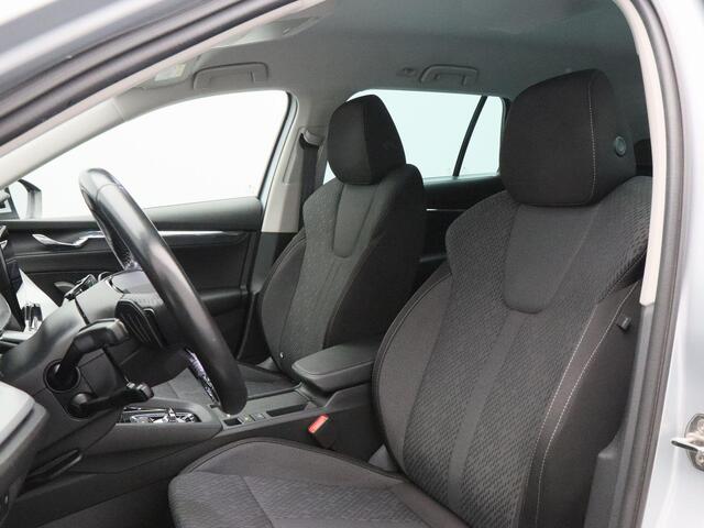 Skoda OCTAVIA Combi 1.4 TSi iV 204 Pk PHEV Business Edition | Stoel/Stuurverwarming | Trekhaak | Navigatie | 18 Inch | 92.394 Km !!