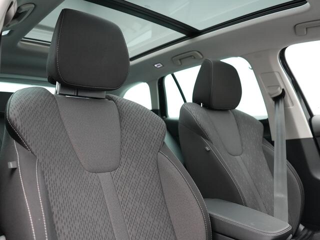 Skoda OCTAVIA Combi 1.4 TSI iV PHEV Business Edition 204pk Dealer O.H. | Panodak | Adaptive Cruise | Voorstoelen Verwarmd | Crystal LED | Keyless | Apple Carplay | Sfeerverlichting | Navigatie | DAB | Plug In Hybrid |