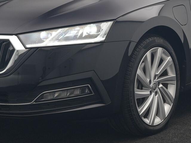 Skoda OCTAVIA Combi 1.4 TSI iV PHEV Business Edition 204pk Dealer O.H. | Panodak | Adaptive Cruise | Voorstoelen Verwarmd | Crystal LED | Keyless | Apple Carplay | Sfeerverlichting | Navigatie | DAB | Plug In Hybrid |