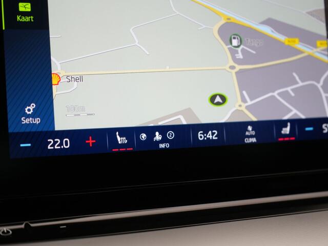 Skoda OCTAVIA Combi 1.4 TSI iV PHEV Business Edition 204pk Dealer O.H. | Panodak | Adaptive Cruise | Voorstoelen Verwarmd | Crystal LED | Keyless | Apple Carplay | Sfeerverlichting | Navigatie | DAB | Plug In Hybrid |