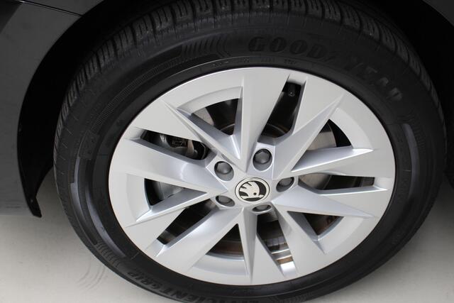 Skoda OCTAVIA Combi 1.4 TSI iV PHEV Business Edition | Panoramadak | Navigatie | PDC + Camera | Trekhaak