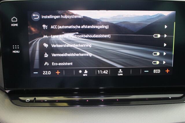 Skoda OCTAVIA Combi 1.4 TSI iV PHEV Business Edition | Panoramadak | Navigatie | PDC + Camera | Trekhaak