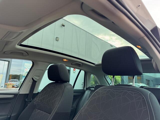 Skoda RAPID 1.0 TSI Greentech Clever - camera - panoramadak - stoelverwarming