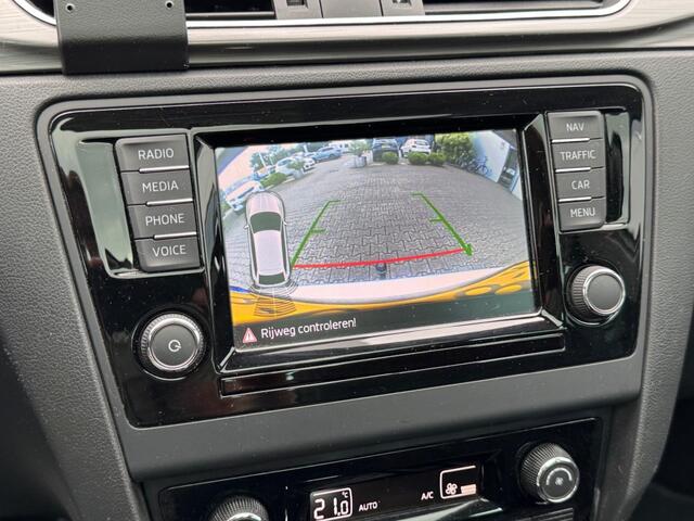 Skoda RAPID 1.0 TSI Greentech Clever - camera - panoramadak - stoelverwarming