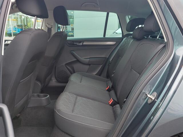 Skoda RAPID Spaceback 1.0 TSI 95pk Greentech Clever Plus-Pack | Navi | Clima | Cruise | Stoelverwarming | Pdc | Bluetooth Carkit+Streaming | Mistlampen | Privacy Glass | 16''lm | Trekhaak