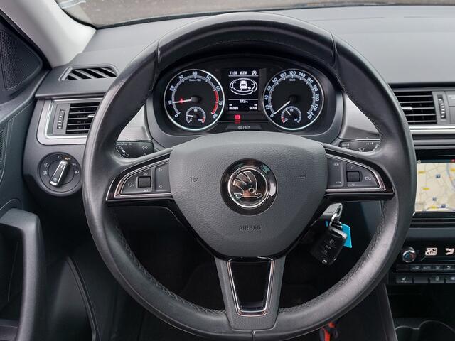 Skoda RAPID Spaceback 1.0 TSI 95pk Greentech Clever Plus-Pack | Navi | Clima | Cruise | Stoelverwarming | Pdc | Bluetooth Carkit+Streaming | Mistlampen | Privacy Glass | 16''lm | Trekhaak