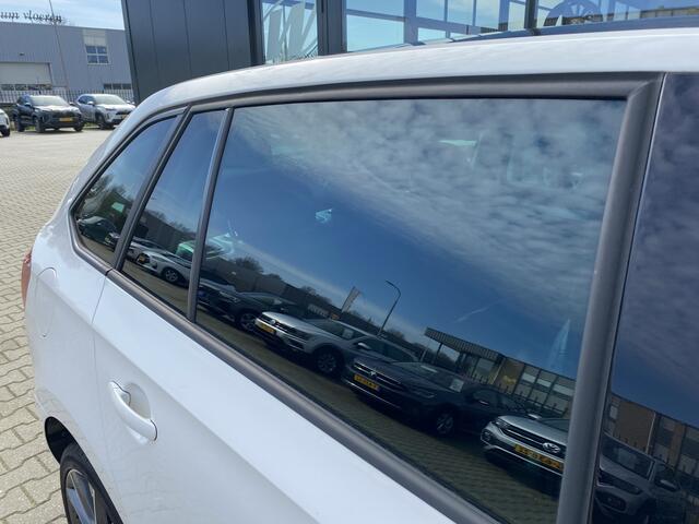 Skoda RAPID Spaceback 1.0 TSI Greentech Drive Panorama dak, Stoelverwarming & Lederen Bekleding