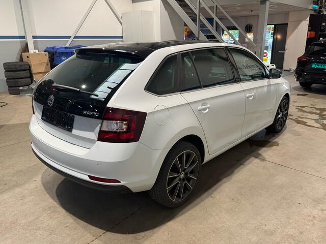 Skoda RAPID Spaceback 1.0 Tsi Clever 110 pk Navigatie, Winterpack, Xenon, cruisecontrol, Autom. airco, Panoramadak, Lm velgen