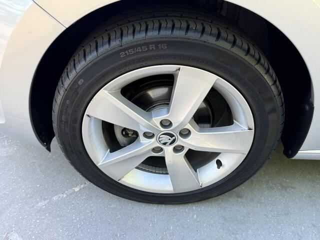 Skoda RAPID Spaceback 1.0 TSI 95pk DSG Greentech Clever Navigatie Stoelverwarming Climatronic DAB