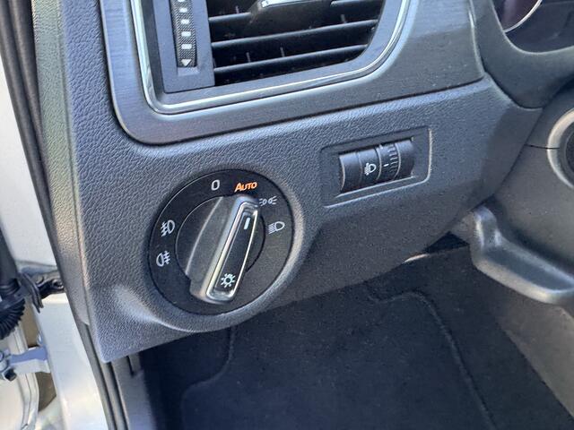 Skoda RAPID Spaceback 1.0 TSI 95pk DSG Greentech Clever Navigatie Stoelverwarming Climatronic DAB