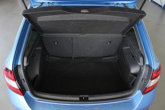 Skoda RAPID Spaceback 1.0 TSI Greentech Drive Trekhaak | Cruise | Navi | Bluetooth | Clima | Stoelverw. | Privacy glass | 16" LMV | PDC