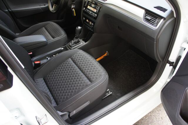 Skoda RAPID 1.2 TSI GRT JOY 95PK 1eEIG TREKHAAK/NAVI/CRUISE/PDC/STOELVERW PERFECTE STAAT