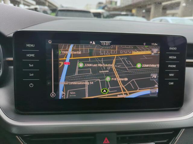 Skoda SCALA 1.5 TSI 150pk DSG Business Edition Plus Panoramadak Trekhaak Navigatie Winterpakket 18" LMV