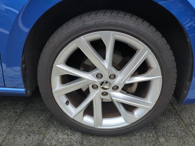 Skoda SCALA 1.5 TSI 150pk DSG Business Edition Plus Panoramadak Trekhaak Navigatie Winterpakket 18" LMV