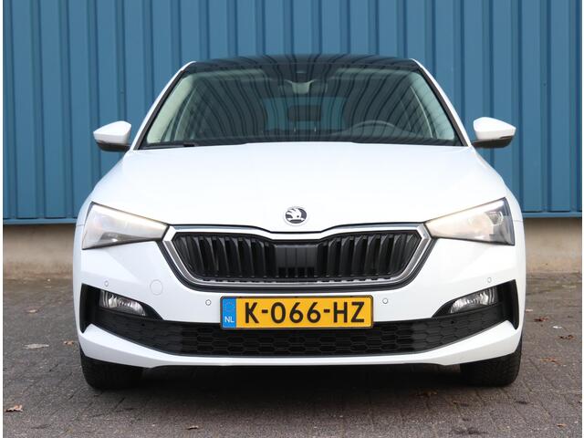 Skoda SCALA 110pk TSI Edition |1ste eigenaar | Glazen dak | Camera | Winterpakket | Trekhaak | LEER | AUTOMAAT