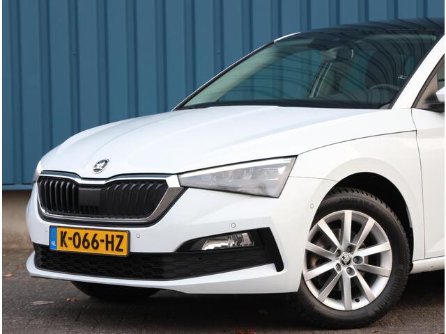 Skoda SCALA 110pk TSI Edition |1ste eigenaar | Glazen dak | Camera | Winterpakket | Trekhaak | LEER | AUTOMAAT