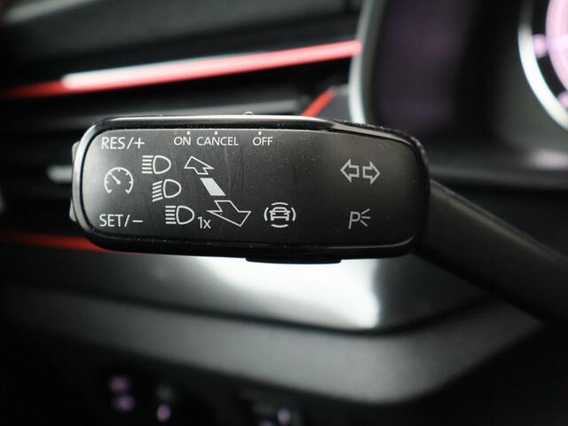 Skoda SCALA 1.0 TSI Sport Business Apple CarPlay / Android Auto | LED verlichting | Sportstoelen |