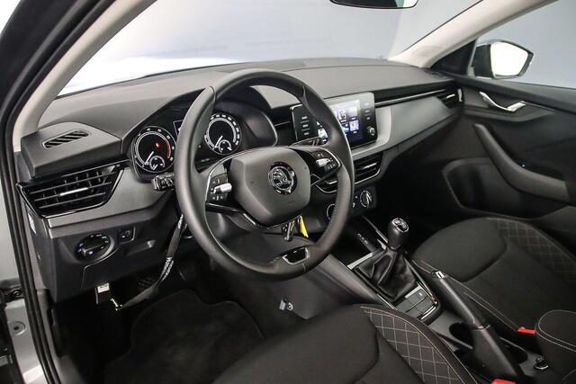 Skoda SCALA Ambition 1.0 TSI 110pk Cruise control, Parkeersensor achter, Airco, DAB, Radio, Bluetooth, App connect, LED koplampen