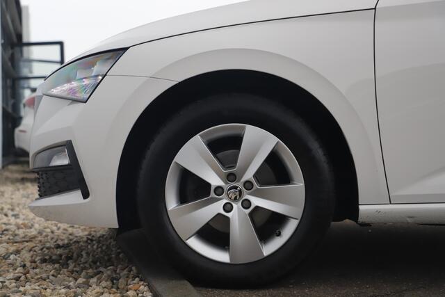 Skoda SCALA 1.0 TSI Ambition 116PK Trekhaak Carplay Android Navigatie 16 inch LMV Lane Assist Clima Cruise