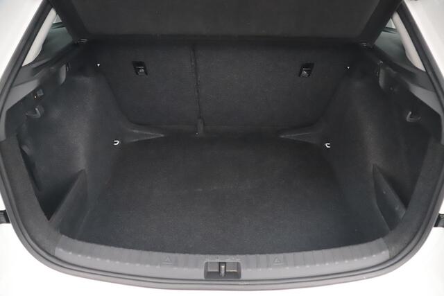 Skoda SCALA 1.0 TSI Ambition 116PK Trekhaak Carplay Android Navigatie 16 inch LMV Lane Assist Clima Cruise