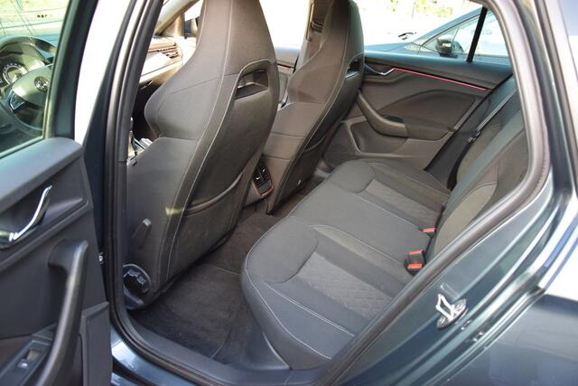 Skoda SCALA 1.0 TSI 116PK Sport Business | BOVAG Garantie | NL-Auto | Cruise & Climate Control | Parkeersensoren | Full LED | Sportstoelen | 17'' Velgen | Apple Carplay / Android Auto |