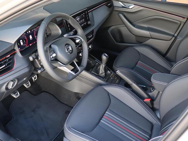 Skoda SCALA 1.0 116 pk TSI Monte Carlo | Panodamadak | LED Matrix | Stoelverwarming | Achteruitrijcamera | Elektrische achterklep | Apple Carplay / Android Auto |