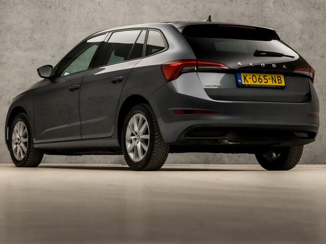 Skoda SCALA 1.0 TSI Sport Deluxe (VIRTUAL COCKPIT, APPLE CARPLAY, GROOT NAVI, CLIMATE, STOELVERWARMING, SPORTSTOELEN, CAMERA, LED KOPLAMPEN, GETINT GLAS, PARKEERSENSOREN, NIEUWSTAAT)