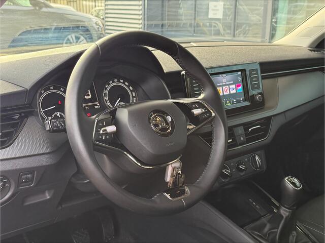 Skoda SCALA 1.0 TSI Ambition Carplay / Getint glas achter/ lm vegen 16 inch/ verwarmde buiten spiegels