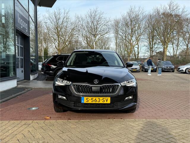 Skoda SCALA 1.0 TSI Ambition Carplay / Getint glas achter/ lm vegen 16 inch/ verwarmde buiten spiegels