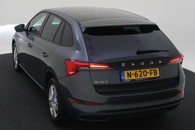 Skoda SCALA 1.0 TSI Sport Business / PANO/ PARK. SENSOREN/ LED/ SMARTLINK/ CLIMA/ GETINT GLAS/ 16" LMV