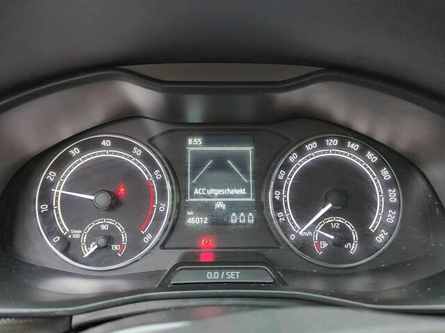 Skoda SCALA 1.0 TSI Sport Business / PANO/ PARK. SENSOREN/ LED/ SMARTLINK/ CLIMA/ GETINT GLAS/ 16" LMV