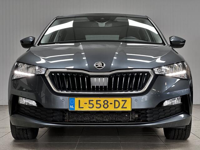 Skoda SCALA 1.0 TSI Business Edition/ 17'' LMV/ Apple + Android/ Virtual Cockpit/ LED Koplampen/ Lane-Assist./ Keyless-GO/ Stoelverw./ Navi/ Clima/ Cruise/ Multi. LEDER. Stuur/ Mistl./ Chroom/ Extra getint glas.