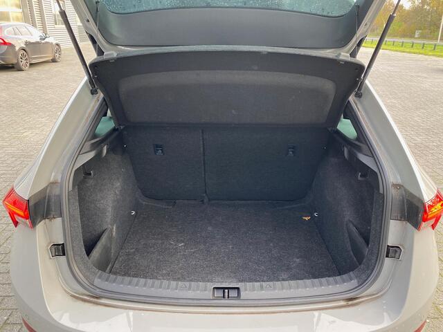 Skoda SCALA 1.0 TSI Sport Business Steelgrey Schaalstoel 18inch-velgen Applecarplay/Android