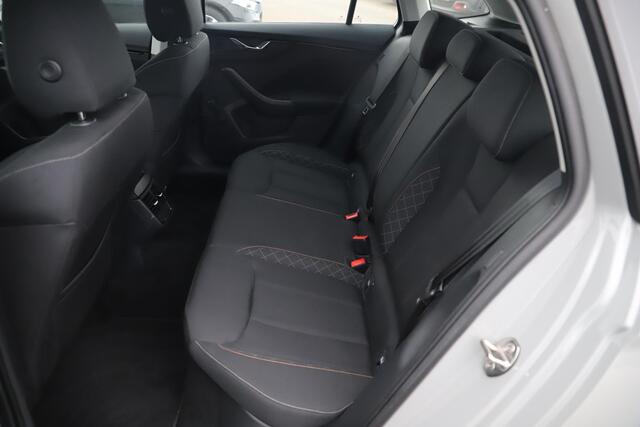 Skoda SCALA 1.0 TSI Ambition 116PK Carplay Android Navigatie Airco Cruise Lane Assist 17 inch LMV