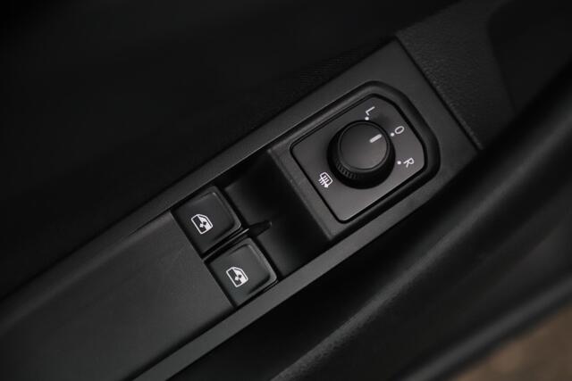 Skoda SCALA 1.0 TSI Ambition 116PK Carplay Android Navigatie Airco Cruise Lane Assist 17 inch LMV