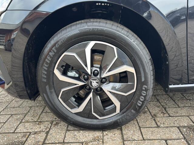 Skoda SCALA 1.0 TSI SELECTION TREKHAAK/CRUISE/STOELVERW/PDC/CARPLAY