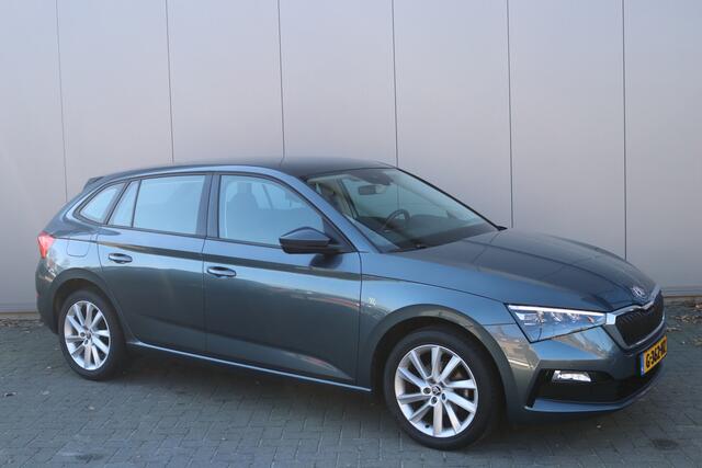 Skoda SCALA 116PK TSI Automaat Business Ed. Matrix-LED/Trekhaak/Pano-dak/Stoelverwarming/Navigatie