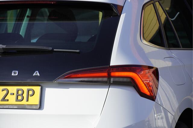 Skoda SCALA 1.0 TSI 5drs First Edition BJ2019 Lmv 17" | Led V+A | Pdc | App-Connect | Climate control | Cruise control | Alcantara/Stof bekleding | Extra getint glas