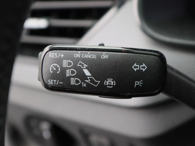 Skoda SCALA 1.0 TSi 110 Pk Ambition | Steel Grey | Airco | 16 Inch | Parkeersensoren | Cruise Controle | 32.824 Km!!