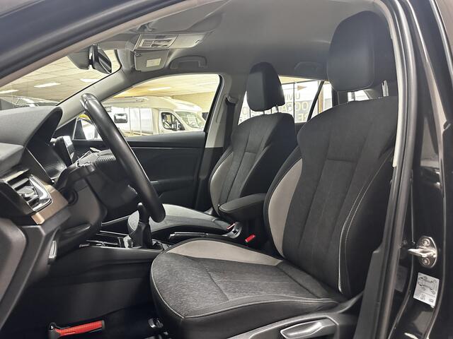 Skoda SCALA 1.0 TSI Business Edition/ Virtual Cockpit/ LED Koplampen/ Keyless-GO/ Apple + Android/ DAB+/ Stoelverw./ Audio-Premium/ PDC V+A/ Lane-Assist./ 16'' LMV/ Extra getint glas/ Navi/ Bluetooth/ Multi. LEDER. Stuur/ Mistl.