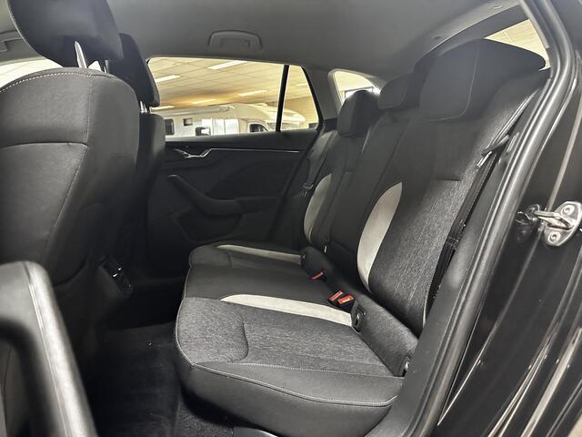 Skoda SCALA 1.0 TSI Business Edition/ Virtual Cockpit/ LED Koplampen/ Keyless-GO/ Apple + Android/ DAB+/ Stoelverw./ Audio-Premium/ PDC V+A/ Lane-Assist./ 16'' LMV/ Extra getint glas/ Navi/ Bluetooth/ Multi. LEDER. Stuur/ Mistl.