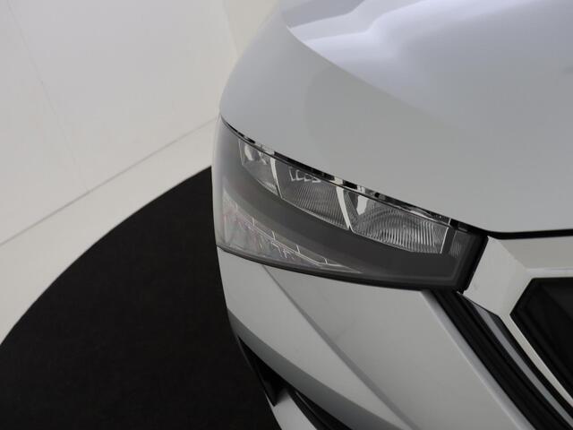 Skoda SCALA 1.0 TSI Ambition | CarPlay | Airco | Cruise control | Lane- en frontassist | Bluetooth | Parkeersensoren achter |