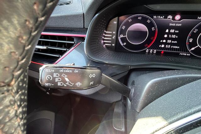 Skoda SCALA 1.0 TSI Sport Business PANO LED NAVI 17" VIRTUAL